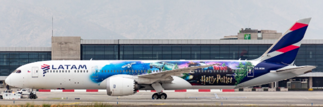 XX40843A | JC Wings 1:400 | Boeing 787-9 Dreamliner LATAM Airlines "HP" CC-BGM Flaps down | is due November 2025