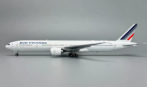 PH12029 | Phoenix 1:400 | Boeing 777-328ER Air France F-GZNC