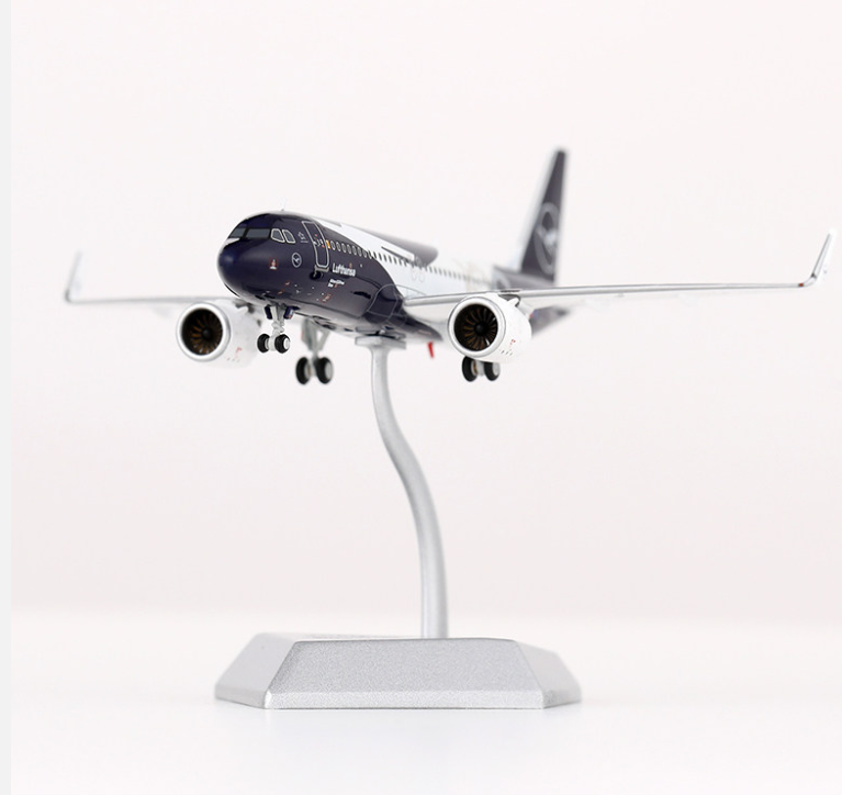 A420702 | HX Models 1:400 | Airbus A320neo Lufthansa D-AIND 100th Anniversary