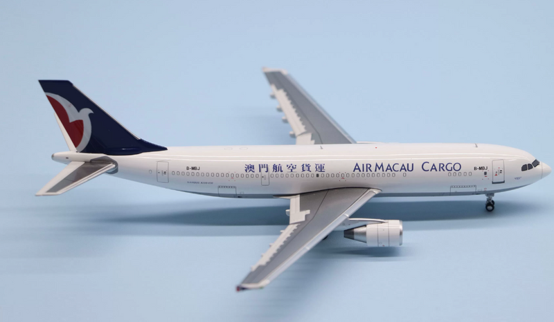 31006 | Yu ModeL 1:400 | Airbus A300‑600F Air Macau Cargo B-MBJ | is due May 2026