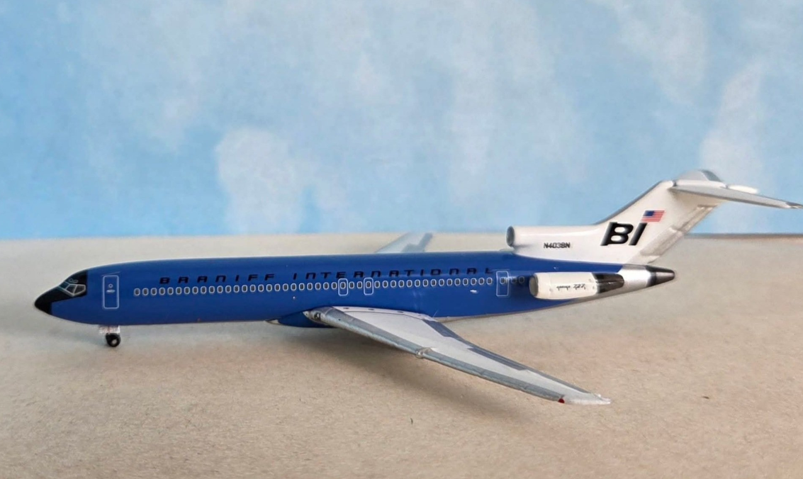 BBX41698 | Aero Classics 1:400 | Boeing 727-200  International N403BN