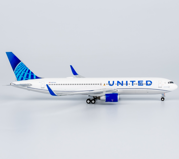 NG17006 | NG Models 1:400 | Boeing 767‑300 w/ Winglets United Airlines N674UA
