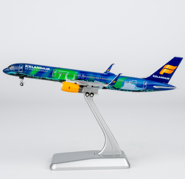 NG53211 | NG Models 1:400 | Boeing 757‑200 w/ Winglets Icelandair TF-FIU Aurora (Northern Lights); Luxurious Packaging | is due October 2026 (Awaiting Restock)