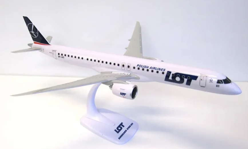 PP-224868 | PPC Models 1:100 | Embraer E195-E2 LOT Polish Airlines (plastic push fit)