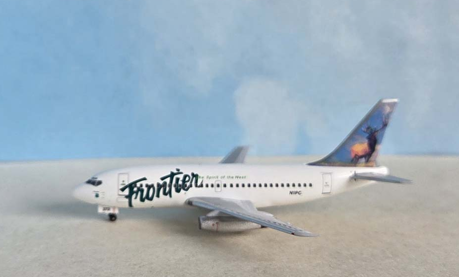 AC411511 | Aero Classics 1:400 | Boeing 737-200 N1PC Frontier