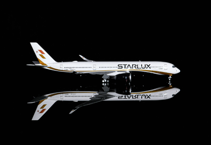 HA3590006 | Aero Polaris 1:400 | Airbus A350-900 Starlux B-58510