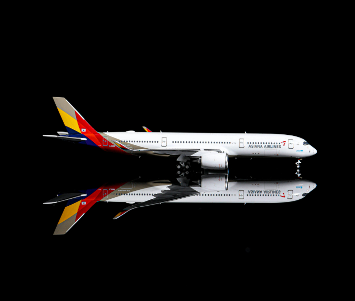 HA3590007 | Aero Polaris 1:400 | Airbus A350-900 Asiana Airlines HL8383 | is due August 2026