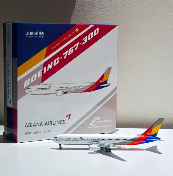 C0052 | C Models 1:400 | Boeing 767-300 Asiana Airlines HL7528