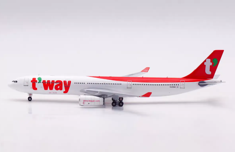 AV4350 | Aviation 400 | Airbus A330-343 T'Way Air HL8560
