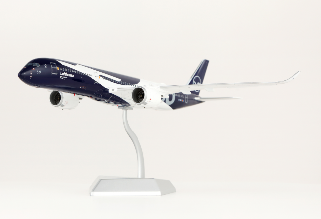 L2402 | SQ Wings 1:200 | Airbus A350-900 Lufthansa D-AIXL | is due June 2026