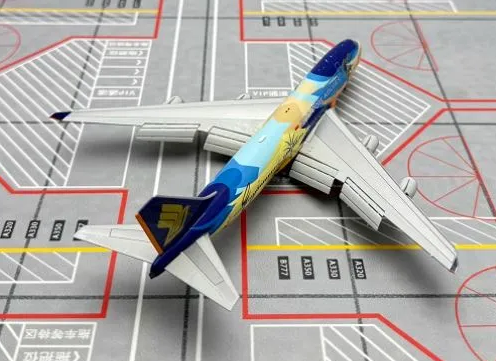 B615302F | HX Models 1:400 | Boeing 747-400 Singapore Airlines 9V-SPK Tropical Flaps-Down Version