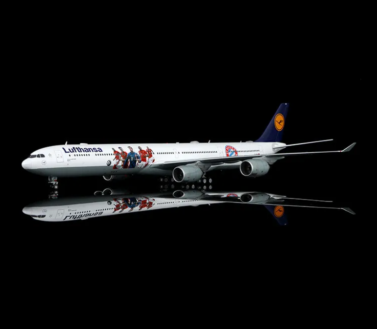 L2281 | SQ Wings 1:200 | Airbus 340-600 Lufthansa D-AIHK FC Bayern München special colours