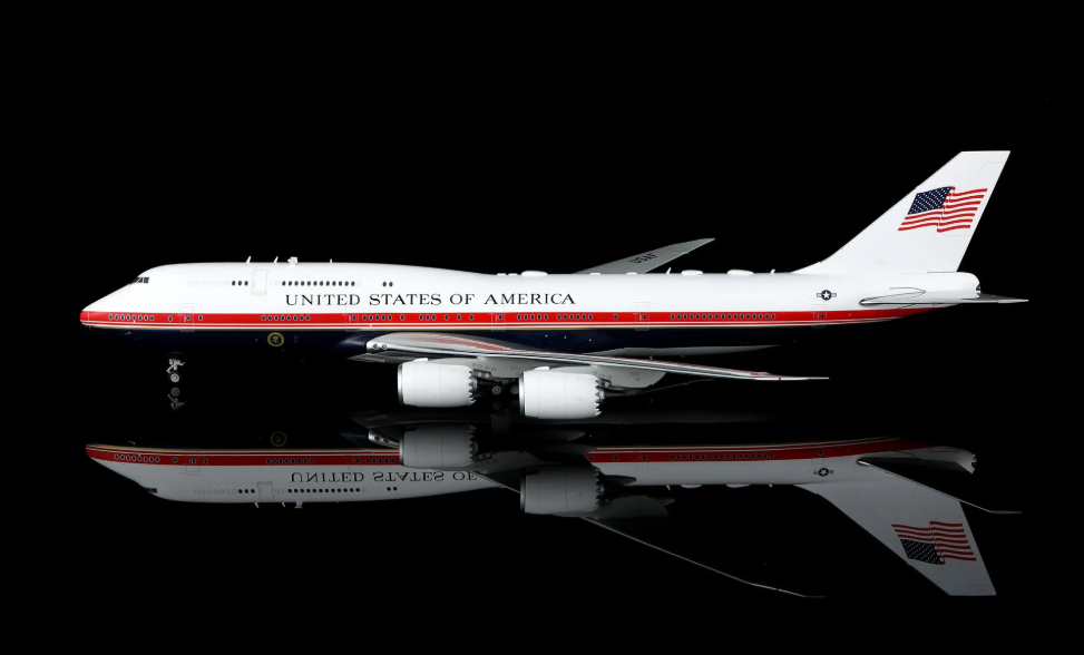 L2418 | SQ Wings 1:200 | Boeing VC‑25B United States Air Force (Reg TBC) | is due October 2026
