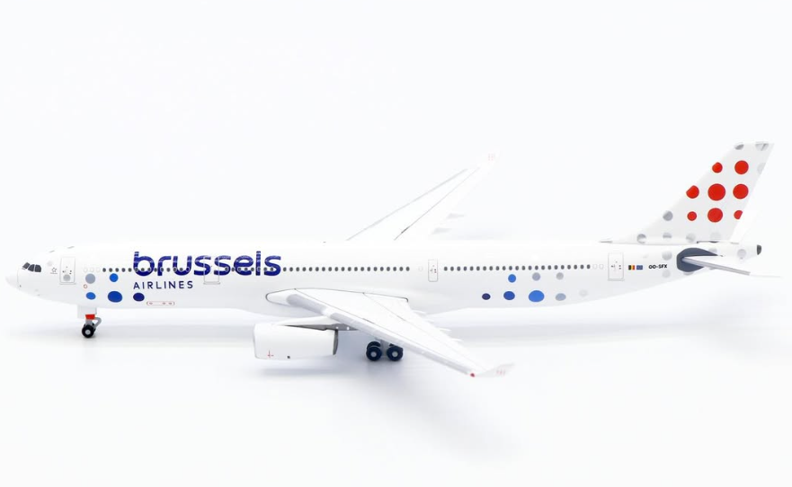 Aether Model 1:500 scale Airbus A330-300 aircraft model in Brussels Airlines livery.