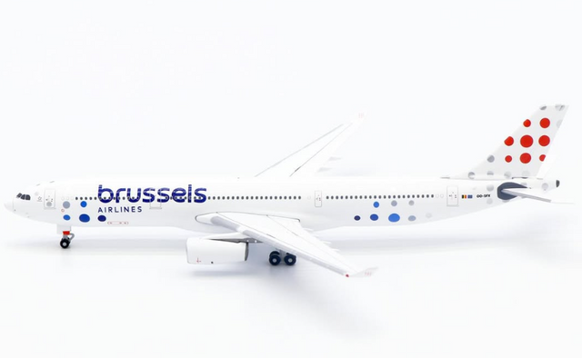 Aether Model 1:500 scale Airbus A330-300 aircraft model in Brussels Airlines livery.