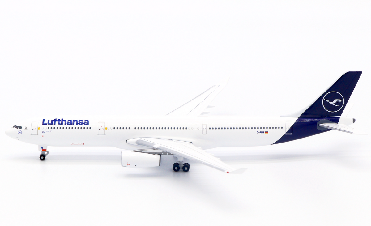 Detailed die-cast Airbus A330-300 aircraft model in 1:500 scale with Lufthansa livery.