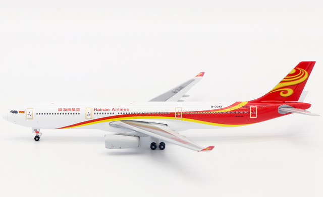 Aether Models 1:500 scale Airbus A330-300 Hainan Airlines die-cast aircraft model.