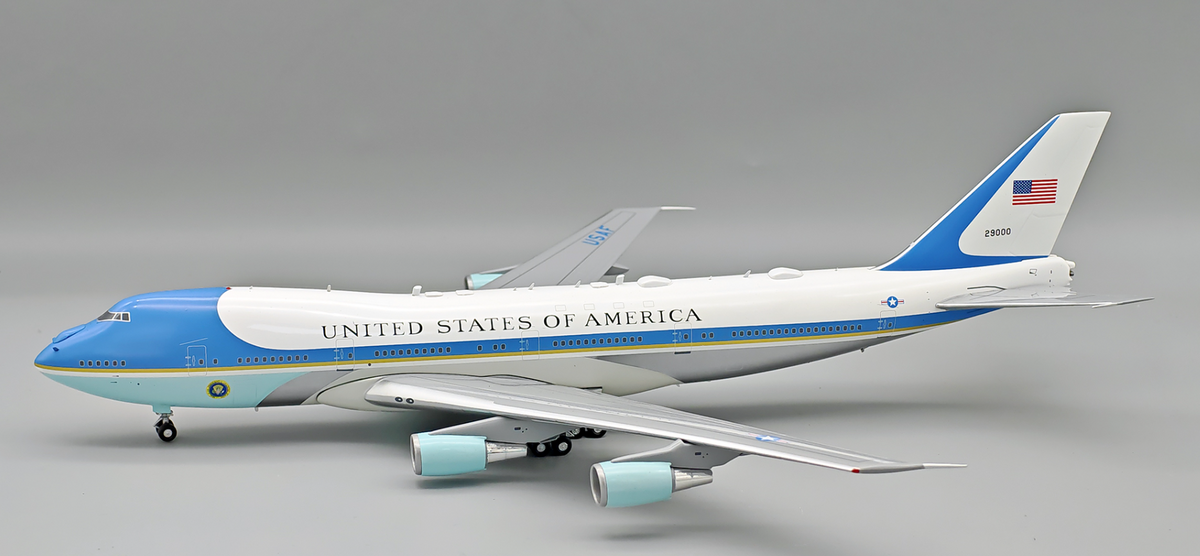 IFVC25A1226P | Inflight200 | Boeing 747-200B VC-25A USAF 29000 PLUS RETIREMENT COIN with stand and  detachable gear  | is due July 2026