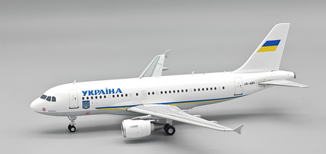 Die-cast metal 1:200 scale model of an Airbus A319-115 ACJ aircraft.