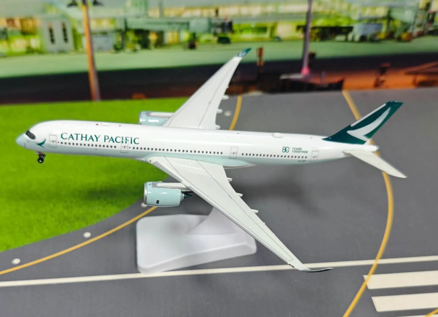 Die-cast metal Aviation 400 Airbus A350-900 Cathay Pacific B-LRP model airplane.