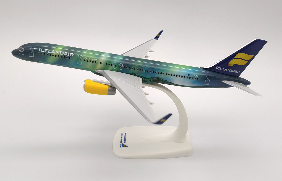 PPC Models 1:200 scale Boeing 757-200 Icelandair Aurora die-cast metal model.