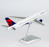 NG42058 | NG Models 1:200 | Boeing 757-200 Delta Air Lines N669DN (without winglets) (with stand)