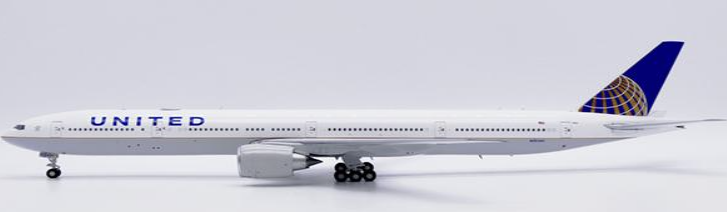 XX20422A | JC Wings 1:200 | Boeing 777-300ER United Airlines OC N2534U Flaps Down | was due August 2024