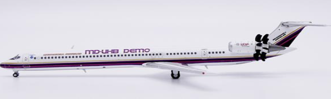 XX40180 | JC Wings 1:400 | McDonnell Douglas MD-81 House Color MD-UHB Demo N980DC | is due February 2025