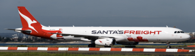 XX40613 | JC Wings 1:400 | Airbus A321(P2F) Qantas Freight Santa's Freight VH-XF4 | is due February 2025