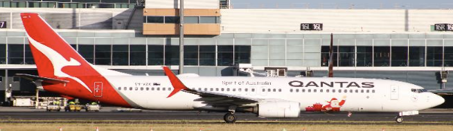 XX40614 | JC Wings 1:400 | Boeing 737-800 Qantas Santa VH-VZX