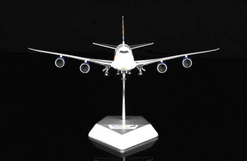 B632205C | HX Models 1:400 | Boeing B747-8F Atlas Air N860GT Interactive Version | is due July 2025