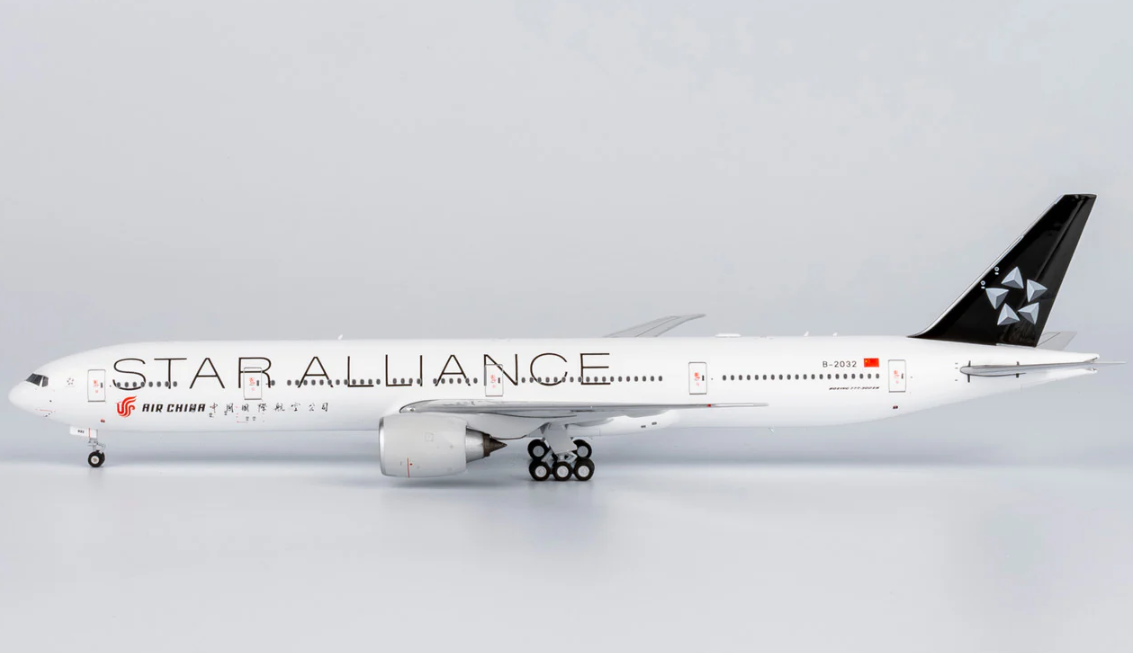 NG73061  | NG Models 1:400 | Boeing 777-300ER Air China B-2032, 'Star Alliance'
