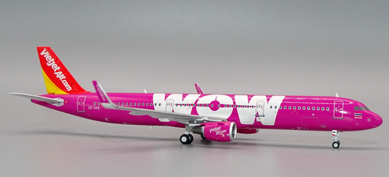 32117 | Panda Models 1:400 | Airbus A321-200 | Thai Vietjet HS-VKM | is due October 2025