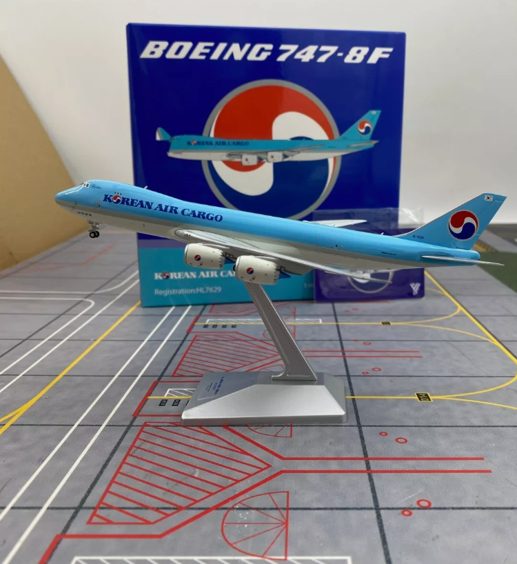 D12F | YY Wings 1:400 | Boeing 747-8F Korean Air Flaps Down HL7629 | is due October 2025