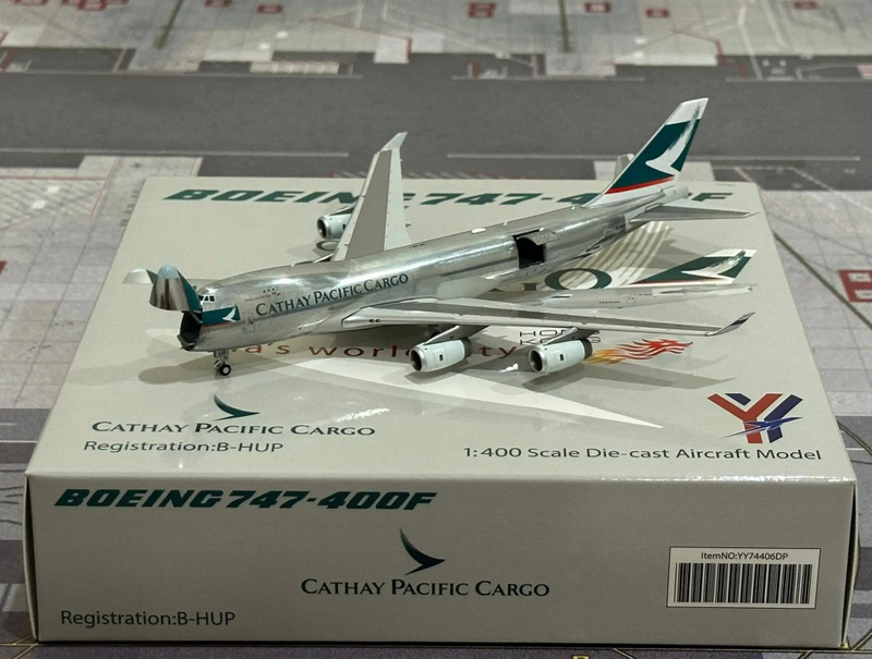 YY74406DP | YY Wings 1:400 | Boeing 747-400 Cathay Pacific Polished Interactive B-HUP
