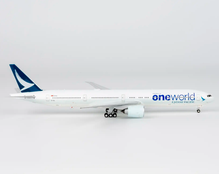 NG73102 | NG Models 1:400 | Boeing 777-300ER Cathay Pacific B-KQI (oneworld; Luxurious packaging) (with stand)