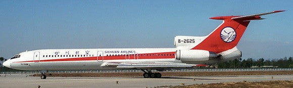 XX2045 | JC Wings 1:200 | Tupolev Tu-154M Sichuan Airlines B-2625 (with stand)