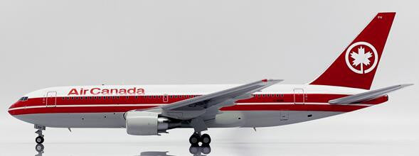 XX20194 | JC Wings 1:200 | Boeing 767-200ER Air Canada C-GDSS (with stand)