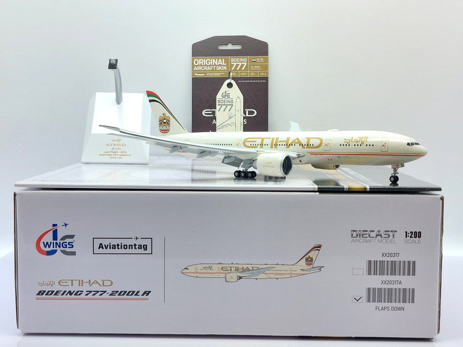 XX20317A | JC Wings 1:200 | Boeing 777-200LR Etihad A6-LRB (flaps down, with stand)
