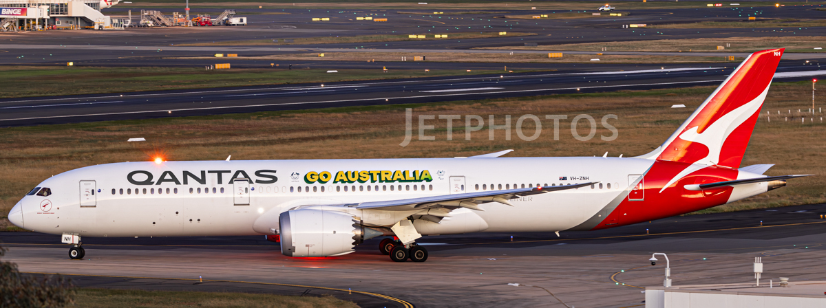 XX20568A | JC Wings 1:200 | Boeing 787-9 Dreamliner Qantas Go Australia VH-ZNH Flaps Down | is due September 2024