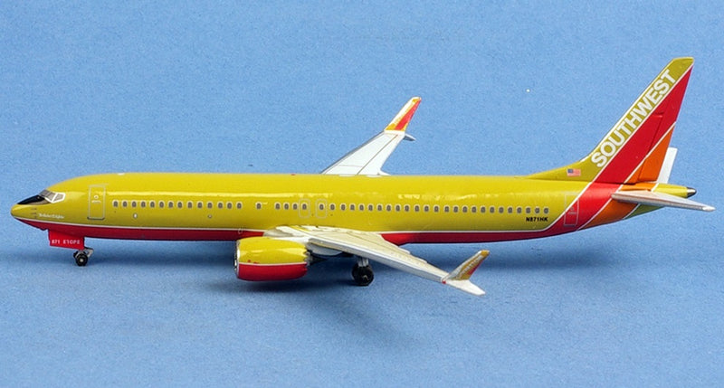 AC411222 | Aero Classics 1:400 | Boeing 737 MAX 8 Southwest N871HK, 'Gold Livery'
