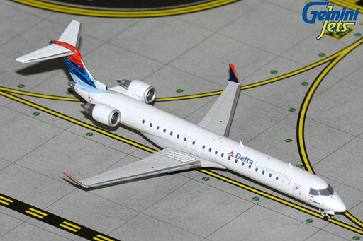 GJDAL2253 | Gemini Jets 1:400 1:400 | Bombardier CRJ-900ER Delta Connection/SKYWEST Reg N806SK COLOURS IN MOTION