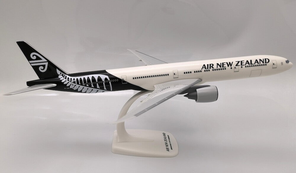 PP-AirNZ-B777 | PPC Models 1:200 | Boeing 777-300ER AIR NEW ZEALAND (plastic snap fit)