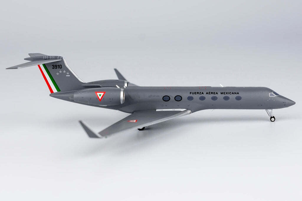 NG75017 | NG Models 1:200 | Gulfstream G550 Mexico - Air Force 3910 (grey)