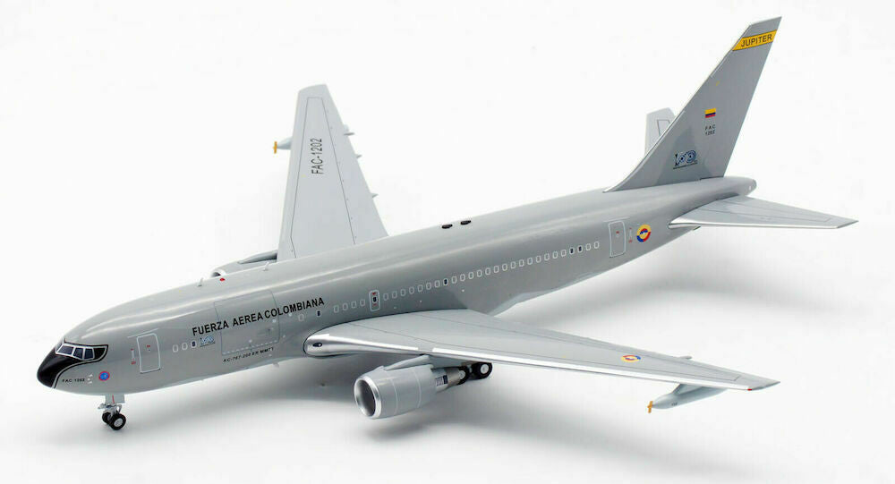 JP60762FAC1202 | JP60 Models 1:200 | Boeing KC-767-2J6ER Colombian AF FAC1202 (with stand)