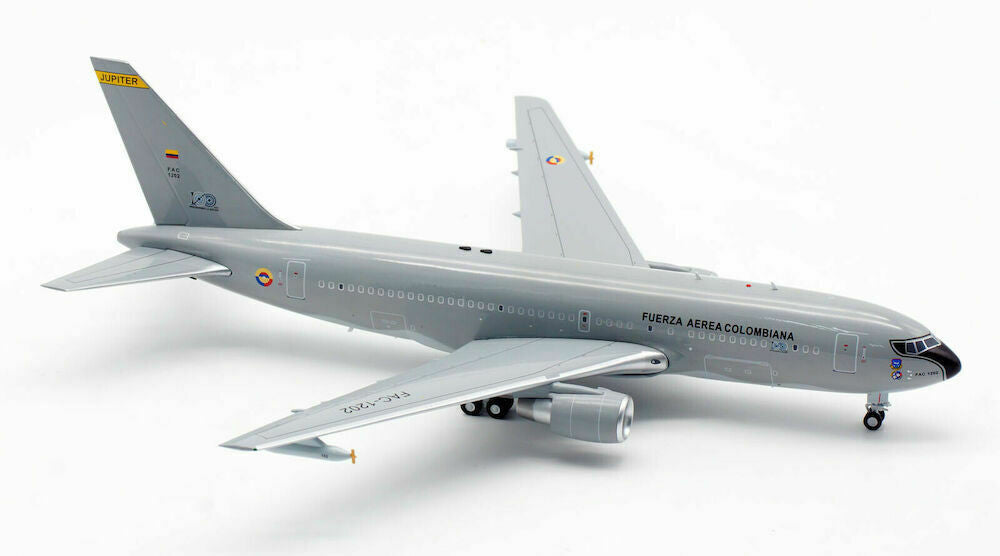 JP60762FAC1202 | JP60 Models 1:200 | Boeing KC-767-2J6ER Colombian AF FAC1202 (with stand)