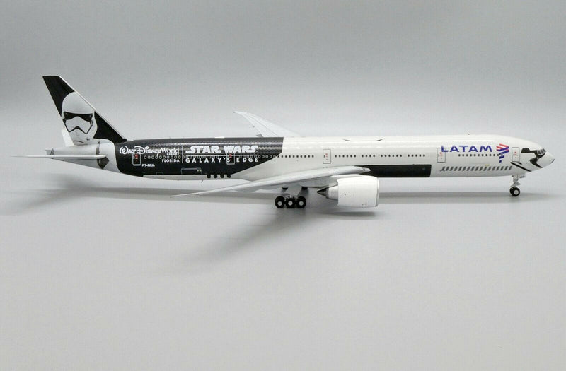 JCEW277W003 | JC Wings 1:200 | BOEING 777-300(ER) LATAM Galaxy's Edge PT-MUA