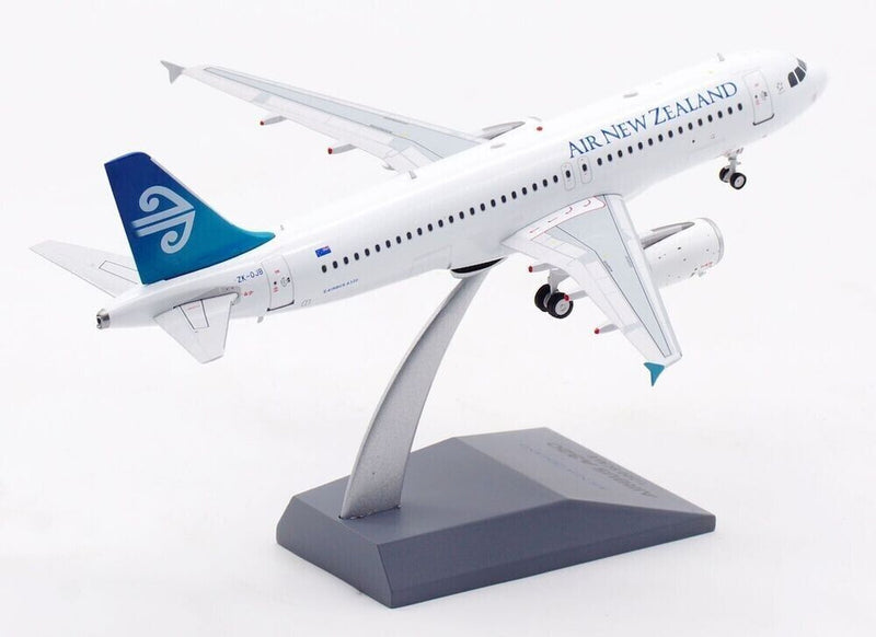 IF320ZK0523 | InFlight200 1:200 | Airbus A320-232 Air New Zealand ZK-OJB with stand