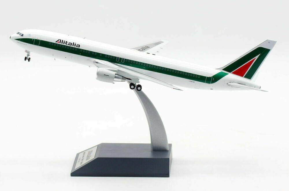 IF763AZ0531 | InFlight200 1:200 | Boeing 767-33A/ER Alitalia I-DEIG (with stand)