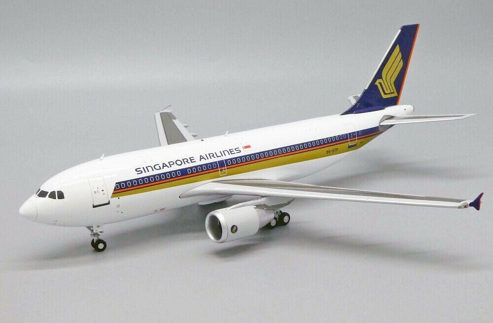 EW2313001 | JC Wings 1:200 | Airbus A310-300 Singapore Airlines 9V-STP (with stand)